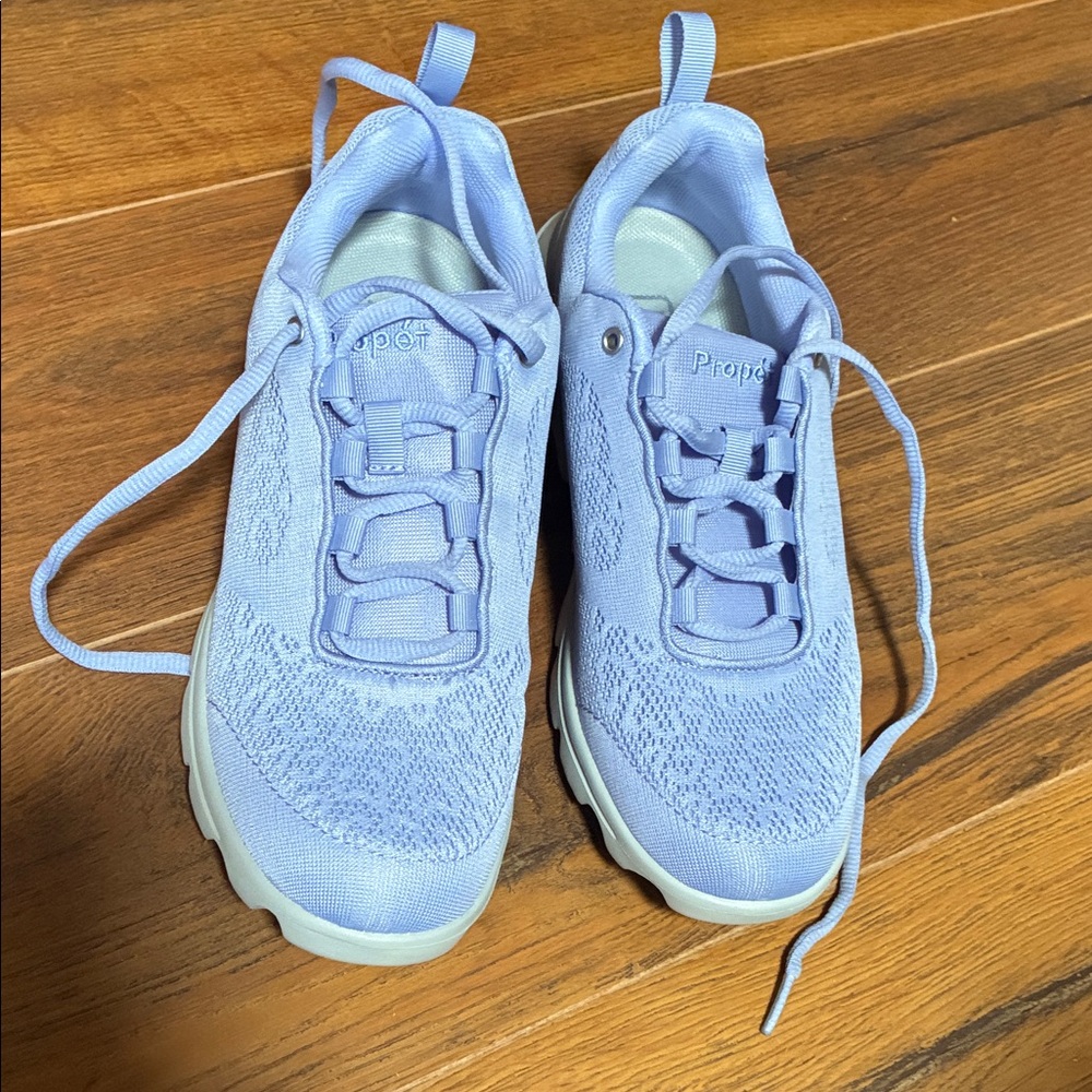 NIB Propet Travelactive lace up lavender sneaker size 7.5 narrow